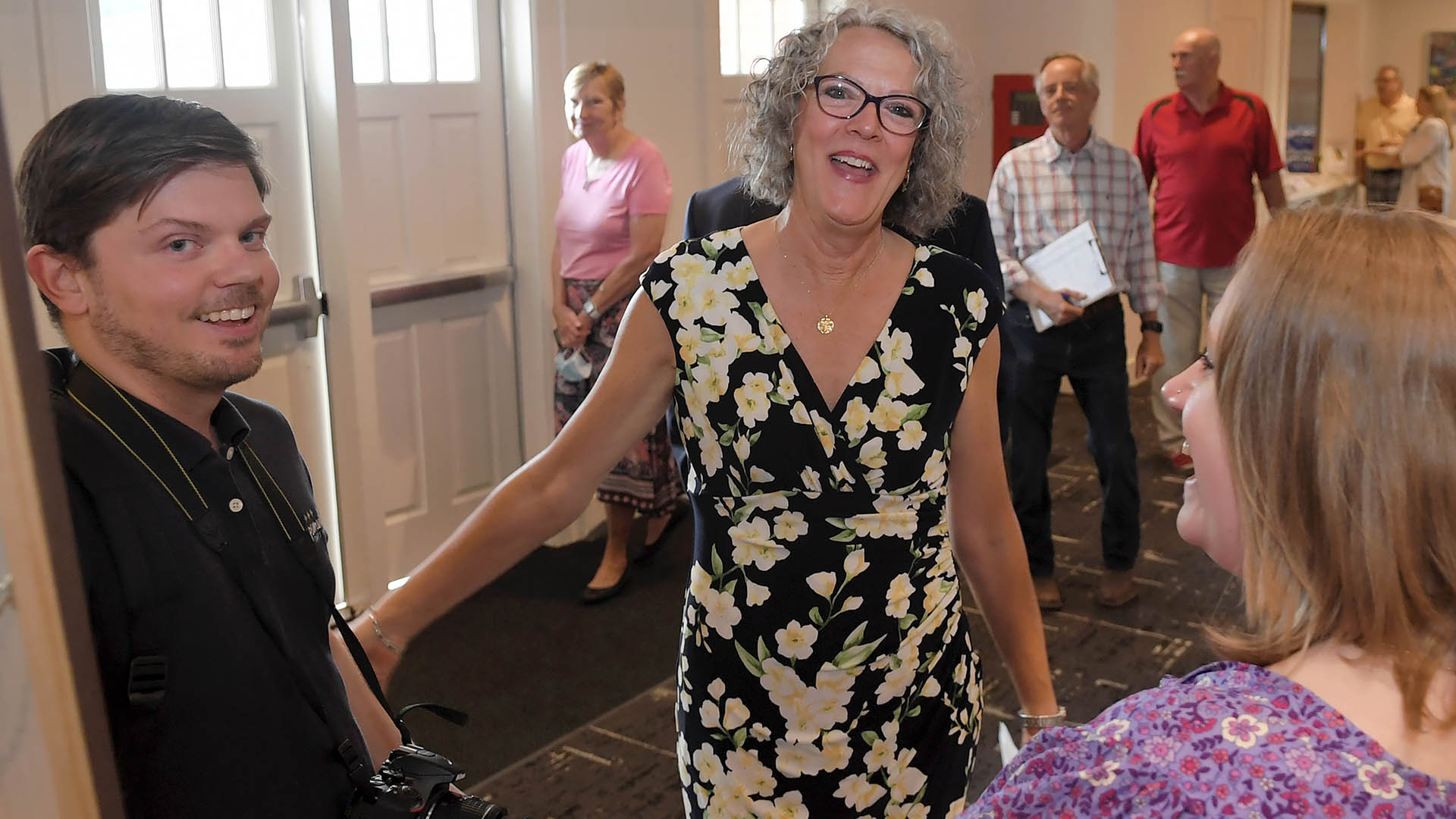 Melissa Sturgis welcomes Justin and Meredith Campbell. The Simpsonville Arts Center presented the Ed Cascone Art Exhibition